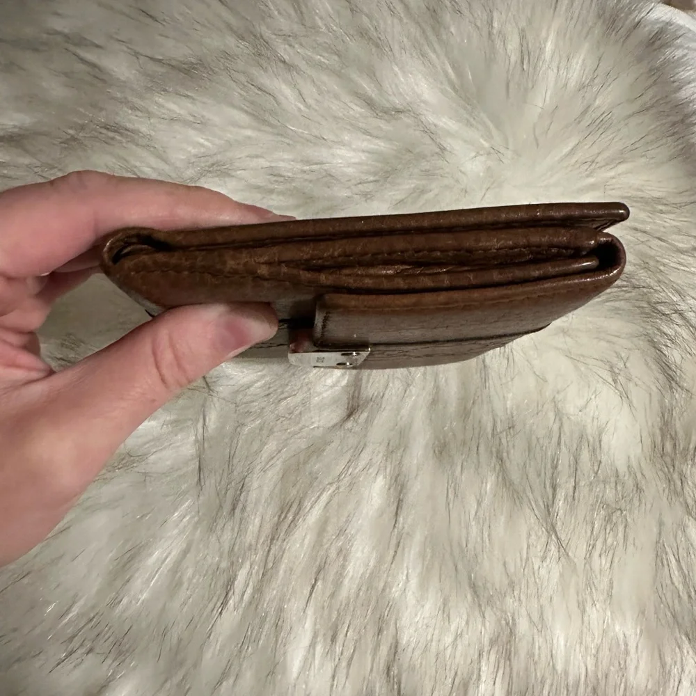Authentic VINTAGE Gucci Guccissima Bifold Wallet (make an offer)